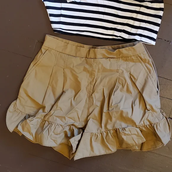 Khaki Ruffle Shorts - Picture 3 of 3